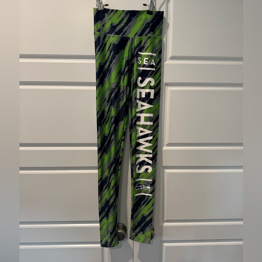 Zubaz NFL Women's Seattle Seahawks Diagonal Streak Leggings Size X-Small